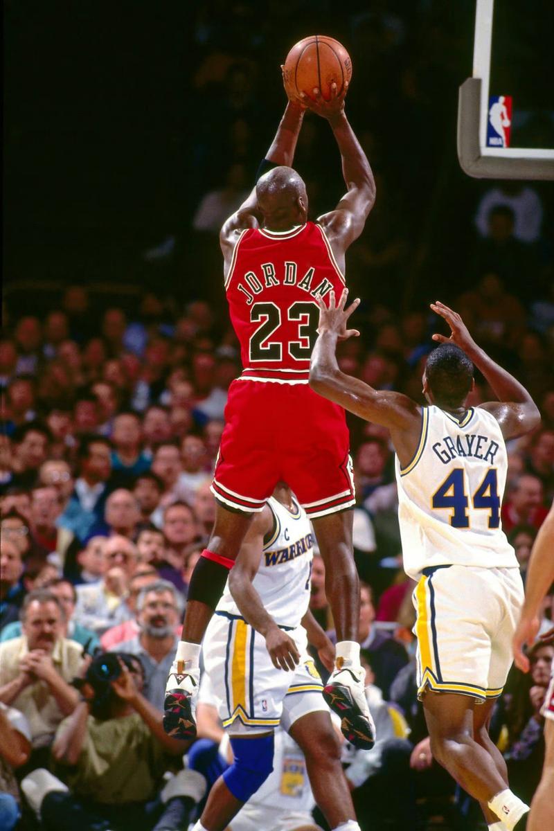 迈克尔乔丹是什么位置