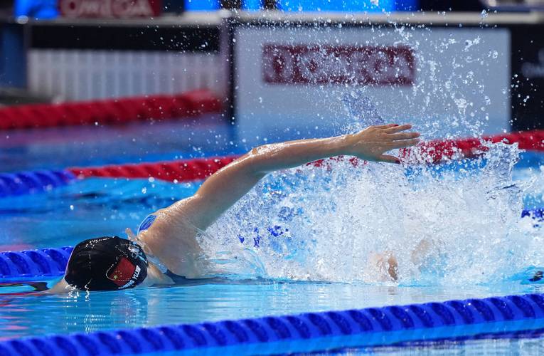 100米自由泳世界纪录保持者