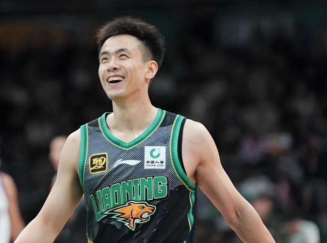 赵继伟高难度3分球