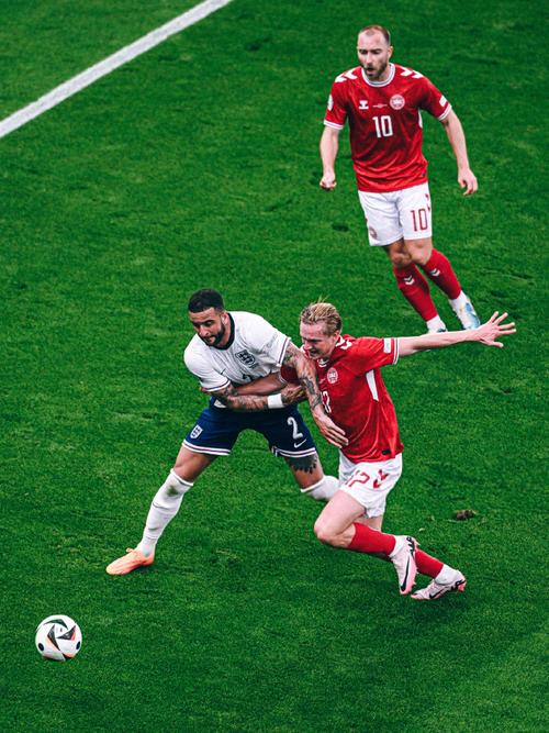 欧洲杯英格兰和丹麦谁开球