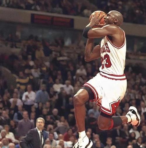 乔丹跳的高度