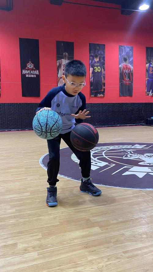 在家怎么练篮球