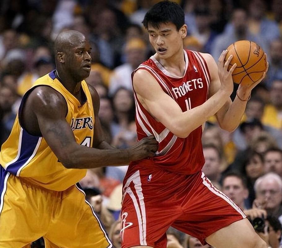 姚明在什么球队踢球