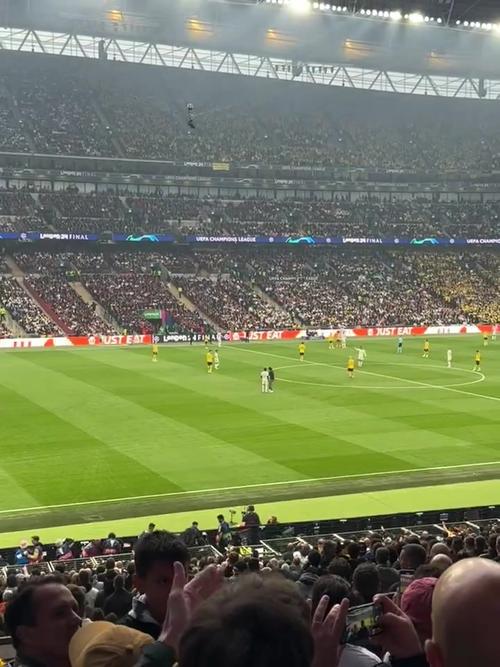 欧冠巴黎比赛中断