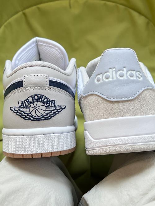 球衣为什么有阿迪达斯和耐克