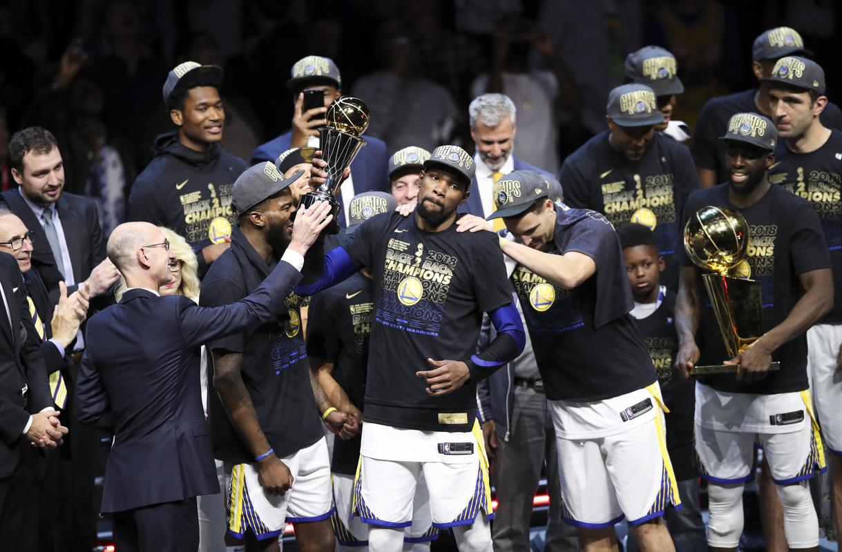 nba勇士总冠军颁奖典礼