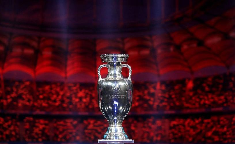 欧洲杯历代冠军奖杯