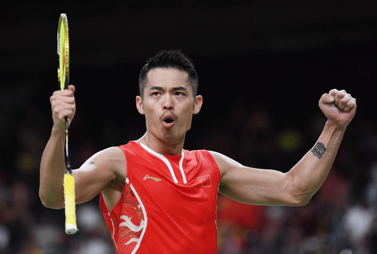 打羽毛球的叫什么伟