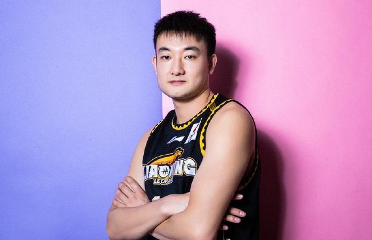 丛明晨为什么没上场