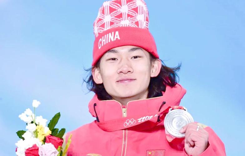 单板滑雪冠军苏翊鸣是谁