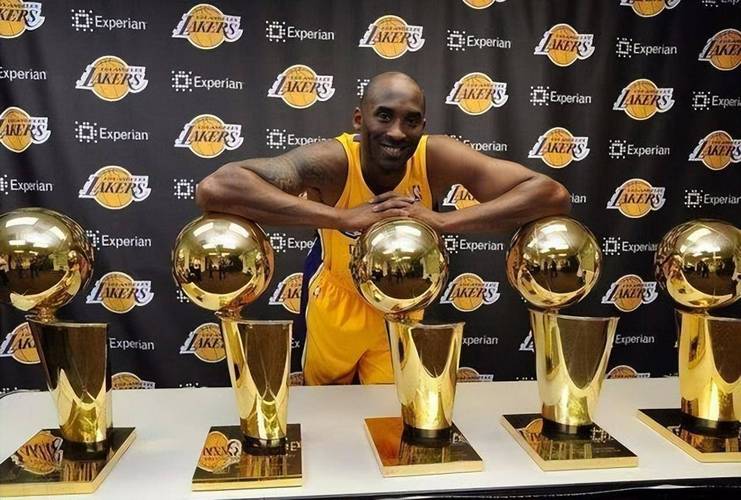 nba冠军奖杯给谁