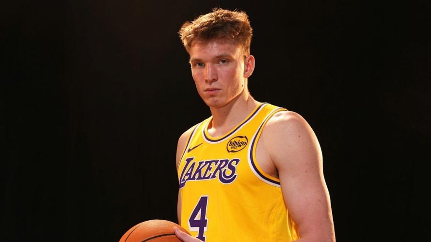 湖人的17号是谁