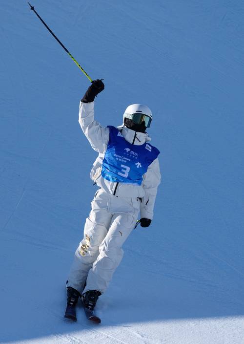 女子自由式滑雪运动员