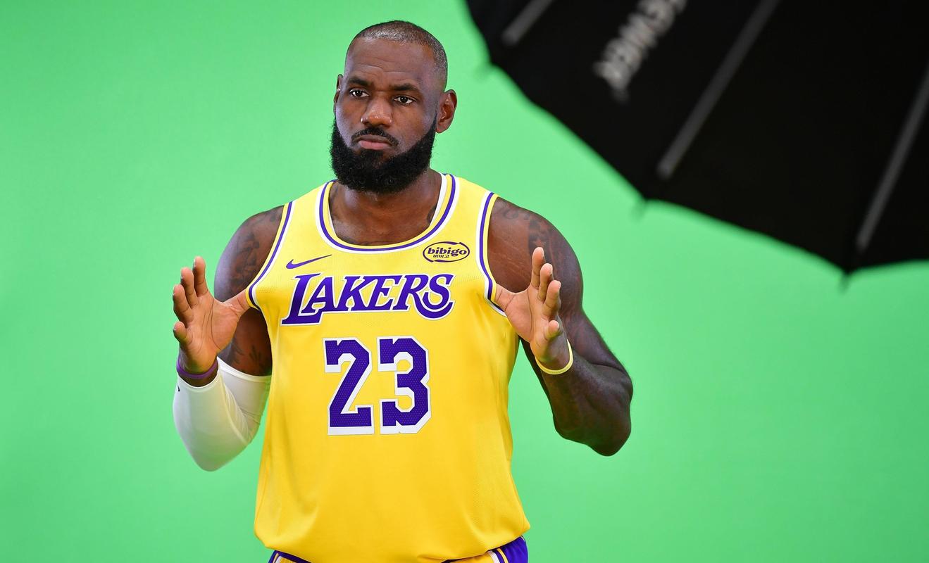 詹姆斯为啥去湖人