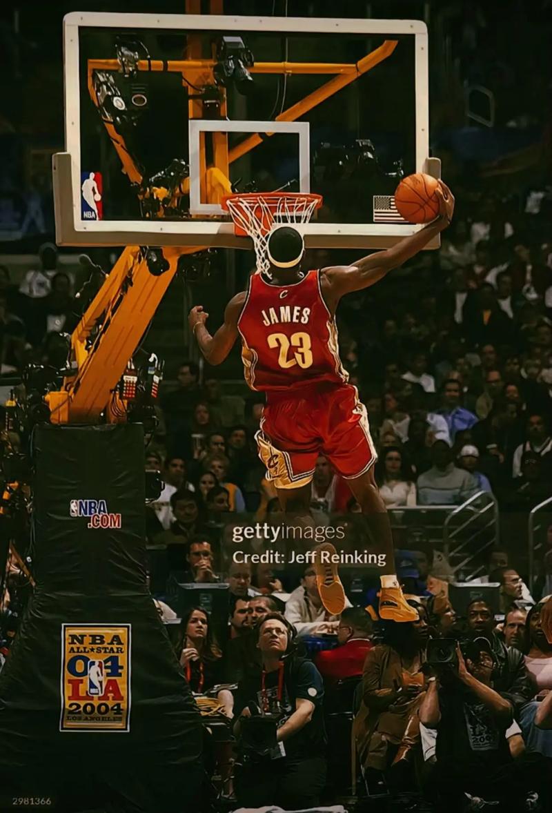 詹姆斯最逆天扣篮是哪一年