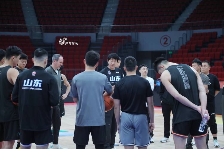 山东男篮今晚的比赛结果