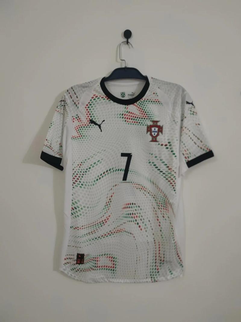 c罗在葡萄牙体育穿几号