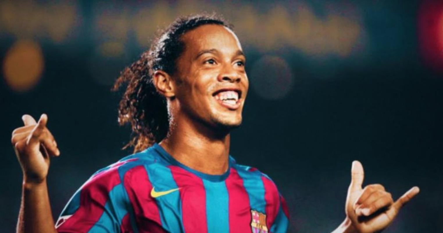 小罗还在踢球吗英文