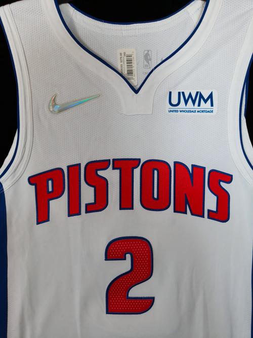 活塞队退役球衣号码是多少