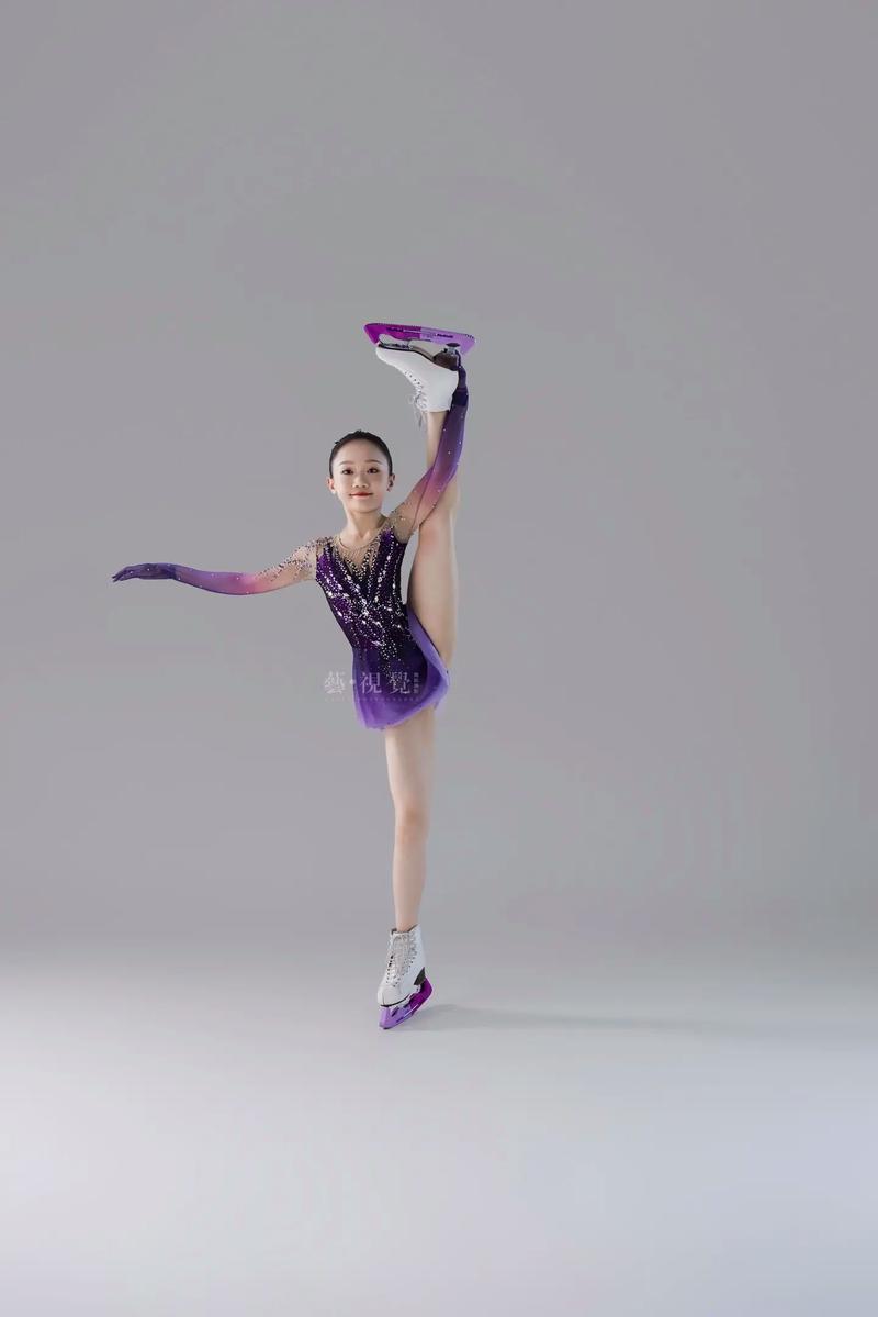 花样滑冰比赛服装要求有哪些