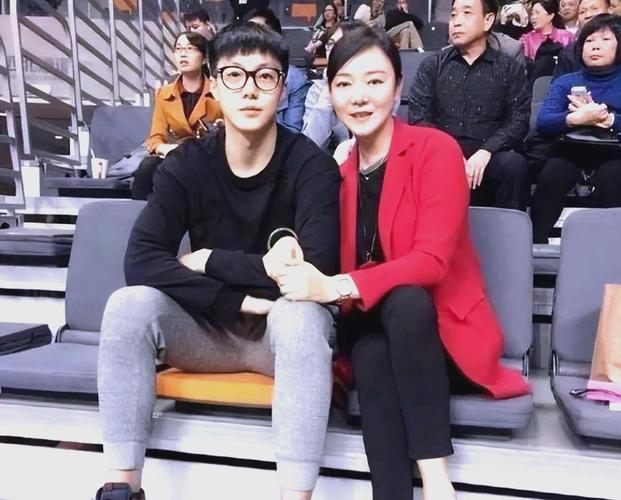 胡明轩家庭情况父亲