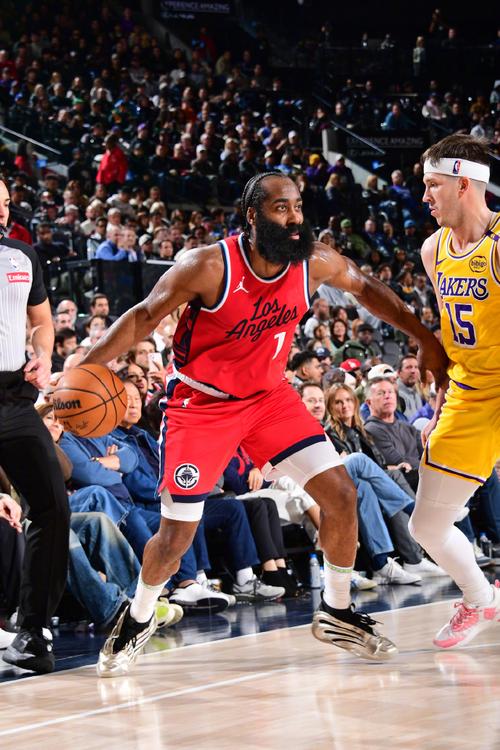 洛杉矶湖人vs快船比分预测