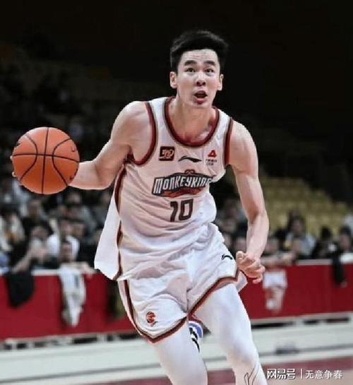 上海男篮郭昊文身高多少