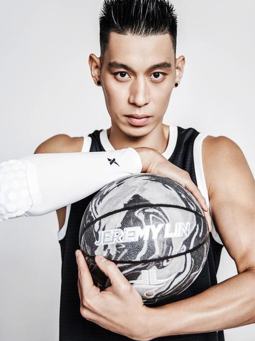 林书豪代言特步男鞋