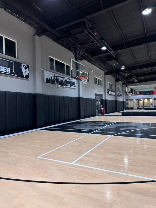 篮球馆室内的多高