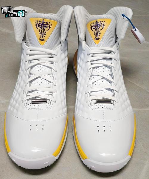 科比穿的最多的球鞋是哪一款